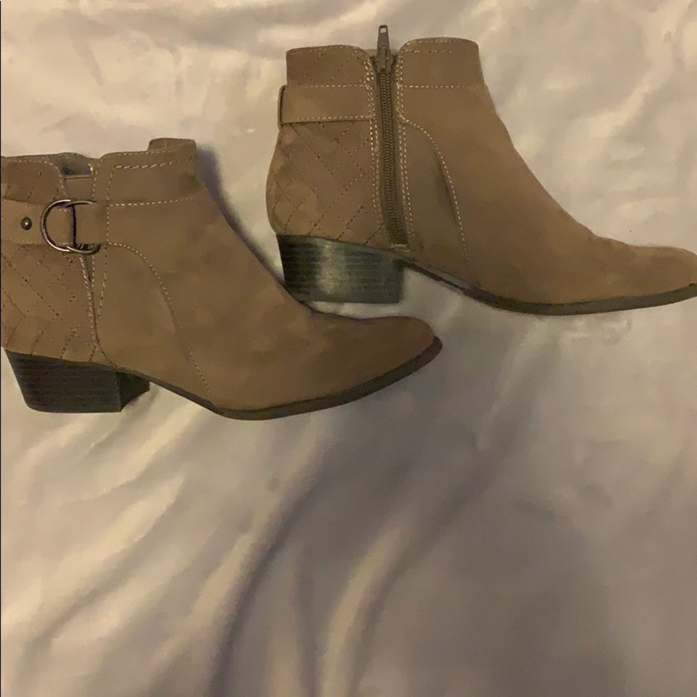 Short high heel boots